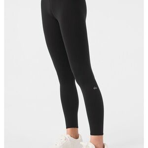 Black Alo Leggings 7/8 Highwaist Airbrush